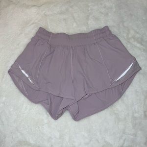 Rose Quartz 2.5” Lululemon Hotty Hot Shorts